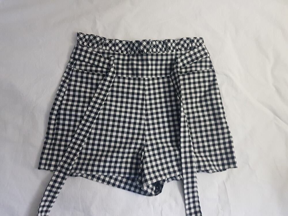 Zara high waisted Trafaluc Collection SHORTS WITH POCKETS Size USA Small